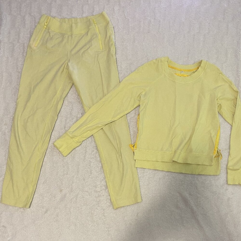 ✨LULUEMON - Y2K Vintage Pale Yellow Sweat Suit 2 Piece Set- Size 4 - Picture 2 of 2